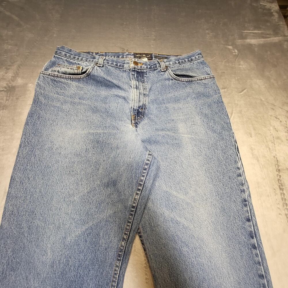 Eddie Bauer Jeans Mens 40x30 Light Wash Blue Classic Fit Straight Denim - Picture 2 of 9
